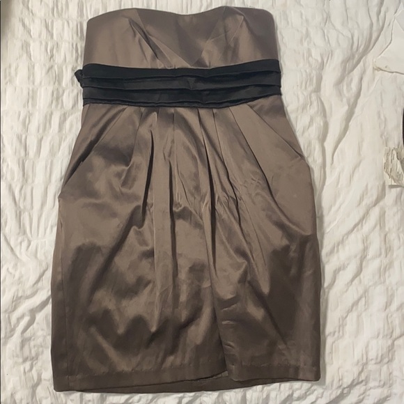Strapless grey satin dress. - Picture 1 of 2